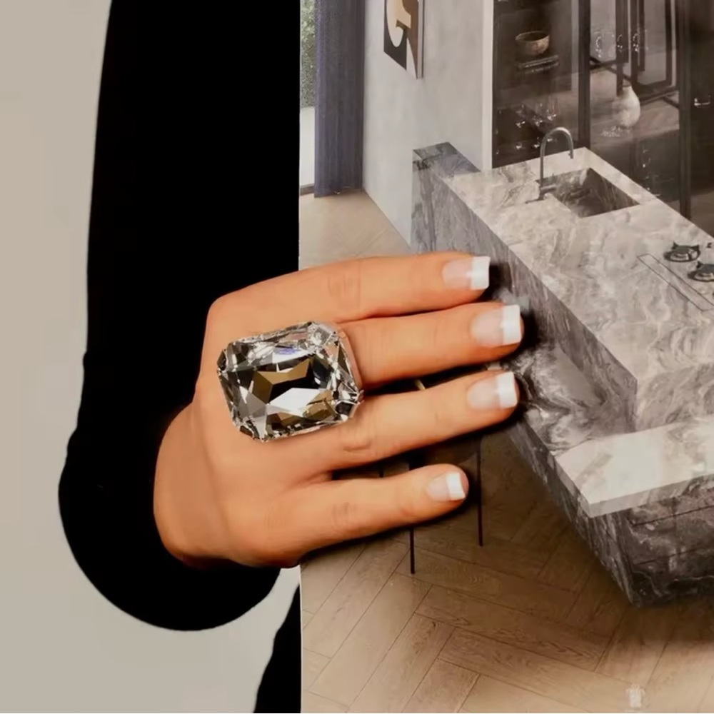 EXAGGERATED EXTRA LARGE CLEAR STONE FASHION RING IN A GOLD SETTING-NEW - Picture 2 of 5